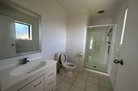 Photo of property in 35 King Charles Drive, Kingsley Heights, Upper Hutt, 5018