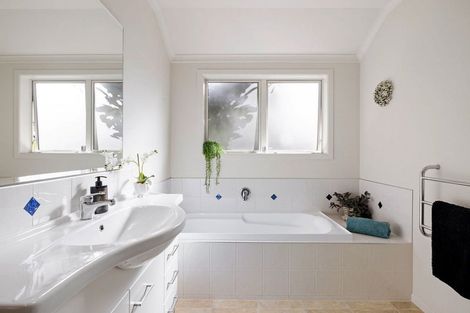 Photo of property in 11 Norfolk Drive, Cambridge, 3434