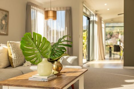 Photo of property in 15 Kaiwaru Place, Waikanae, 5036