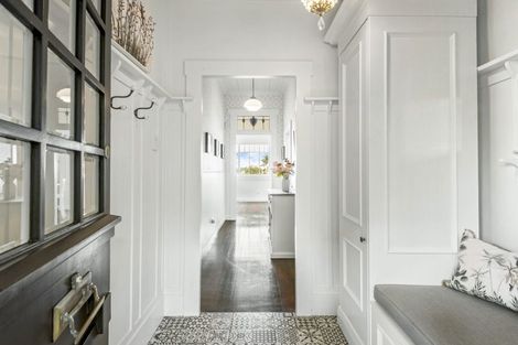 Photo of property in 1 Milton Road, Northcote Point, Auckland, 0627