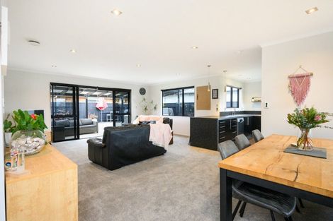 Photo of property in 24 Branigan Parade, Kelvin Grove, Palmerston North, 4414