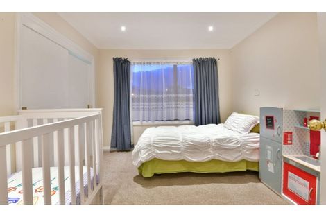 Photo of property in 13 Quo Vadis Place, Red Beach, 0932