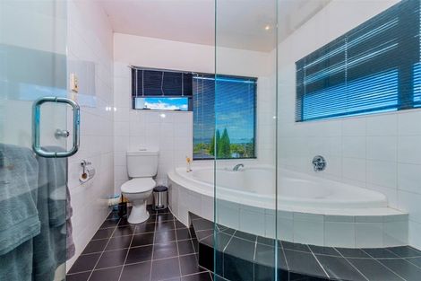 Photo of property in 38 Luckens Road, West Harbour, Auckland, 0618