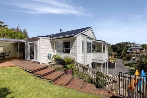 Photo of property in 15 Claydon Place, Ohope, 3121