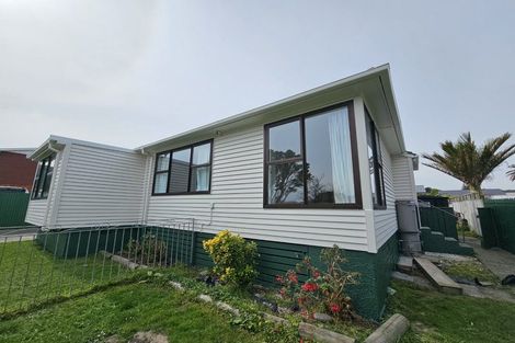Photo of property in 3-3a Mana Avenue, Titahi Bay, Porirua, 5022