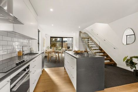 Photo of property in 2/20 Trent Street, Island Bay, Wellington, 6023