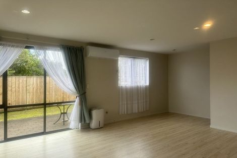Photo of property in 27/22 Northcross Drive, Oteha, Auckland, 0632