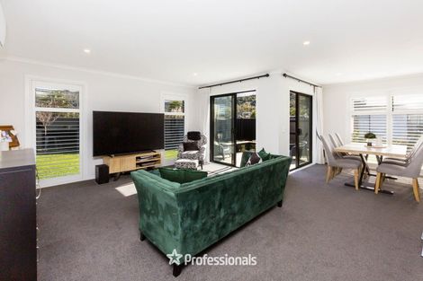 Photo of property in 5 Nikau Lane, Timberlea, Upper Hutt, 5018