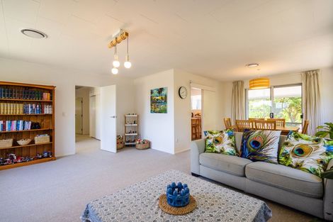 Photo of property in 24 Rewarewa Crescent, Waikanae, 5036