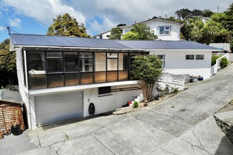 Photo of property in 9 Blandford Way, Newlands, Wellington, 6037