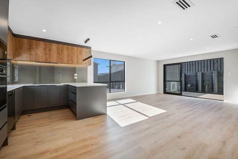 Photo of property in 2/32 Beulah Avenue, Rothesay Bay, Auckland, 0630