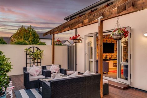 Photo of property in 6 Lakebridge Place, Parklands, Christchurch, 8083