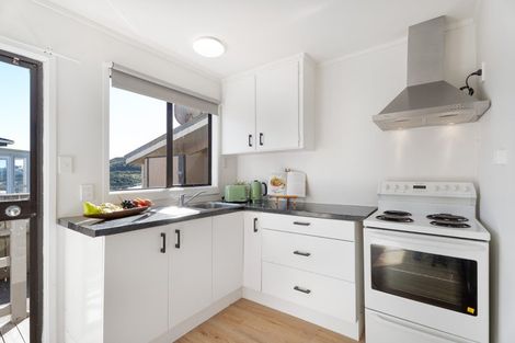 Photo of property in 43a Sunhaven Drive, Newlands, Wellington, 6037