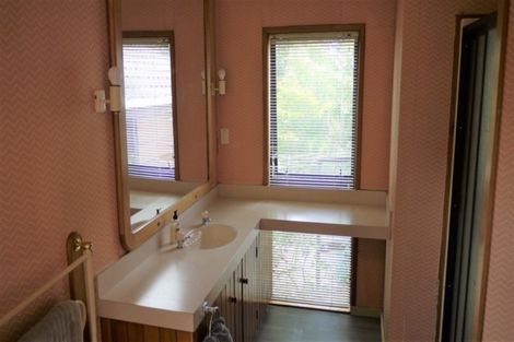 Photo of property in 1/406 East Coast Road, Sunnynook, Auckland, 0630
