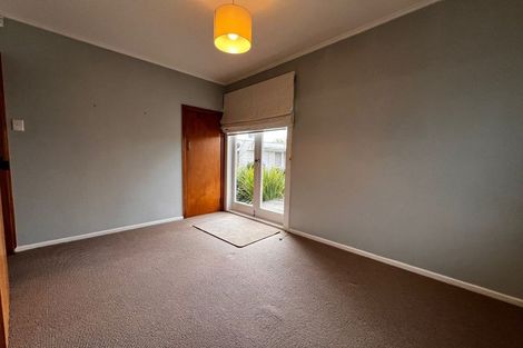 Photo of property in 33 Durham Street, Te Atatu Peninsula, Auckland, 0610