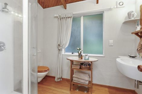 Photo of property in 13 Bush Road, Waiatarua, Auckland, 0604