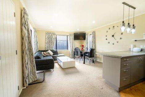 Photo of property in 33 Geneva Terrace, Kelvin Grove, Palmerston North, 4414