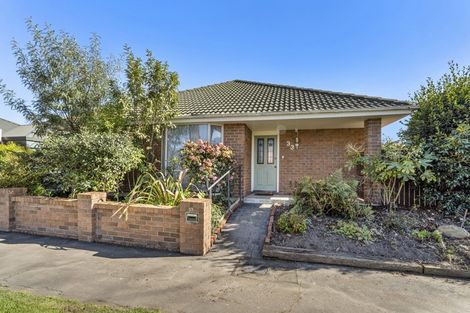 Photo of property in 33 Dee Street, St Albans, Christchurch, 8014