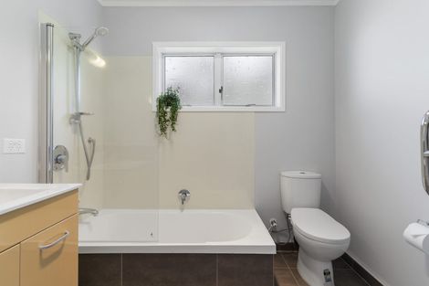 Photo of property in 2/26 Paramu Avenue, Birkdale, Auckland, 0626