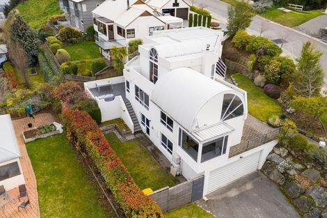 Photo of property in 2 Peregrine Place, Queenstown, 9300