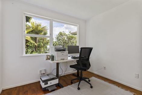 Photo of property in 4 Longfellow Parade, Glen Eden, Auckland, 0604