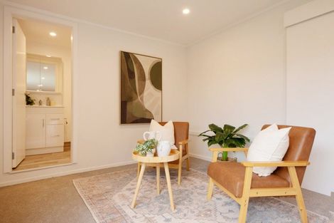 Photo of property in 135 Ruskin Road, Newlands, Wellington, 6037