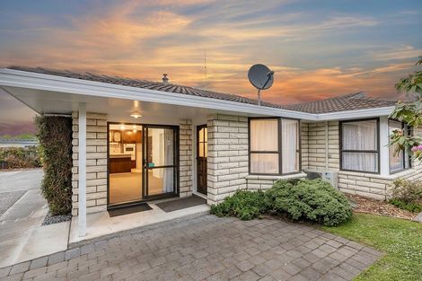 Photo of property in 2/181 Wairakei Road, Bryndwr, Christchurch, 8053