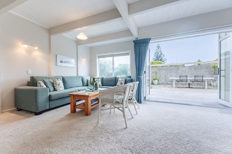 Photo of property in 115 Field Way, Waikanae Beach, Waikanae, 5036