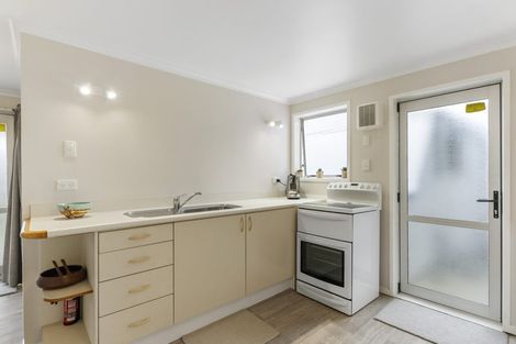 Photo of property in 8 Babington Place, Torbay, Auckland, 0630