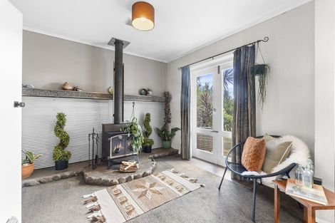 Photo of property in 71 Mountain Road, Sentry Hill, New Plymouth, 4373