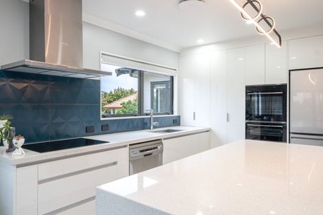 Photo of property in 13 Claverton Grove, Churton Park, Wellington, 6037