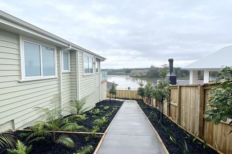 Photo of property in 28 Oyster Place, Omokoroa, 3114