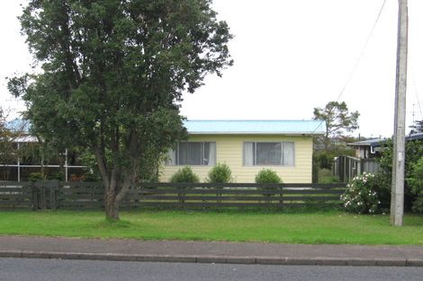Photo of property in 490c Don Buck Road, Massey, Auckland, 0614