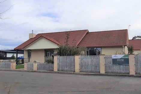 Photo of property in 1 D'urville Place, Kelvin Grove, Palmerston North, 4414