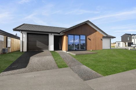 Photo of property in 2 Kimbolton Street, Rototuna North, Hamilton, 3210