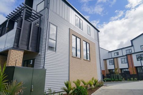 Photo of property in 30 Parkwood Avenue, Westgate, Auckland, 0614