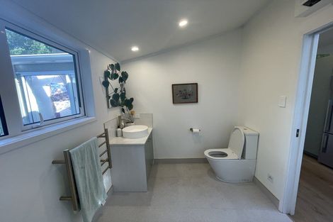 Photo of property in 60 Kauri Point Road, Laingholm, Auckland, 0604