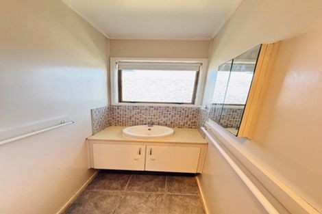 Photo of property in 60 Strid Road, Te Atatu South, Auckland, 0610