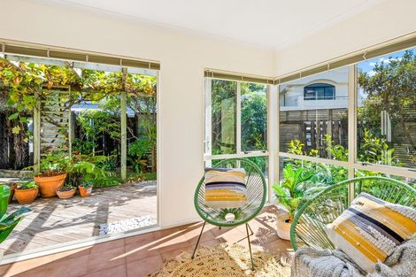 Photo of property in 11 Avion Terrace, Raumati Beach, Paraparaumu, 5032