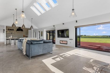 Photo of property in 585 Coutts Island Road, Coutts Island, Christchurch, 7670