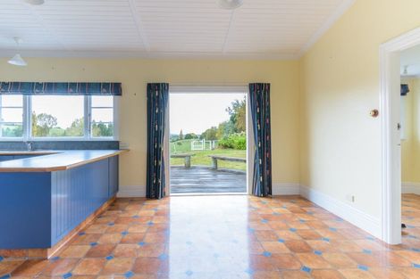 Photo of property in 100 Halcombe Road, Feilding, 4775