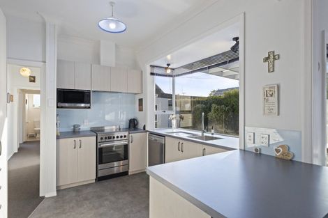 Photo of property in 25a Paynters Avenue, Strandon, New Plymouth, 4312