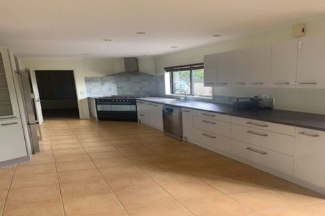 Photo of property in 1 Kittiwake Drive, Schnapper Rock, Auckland, 0632