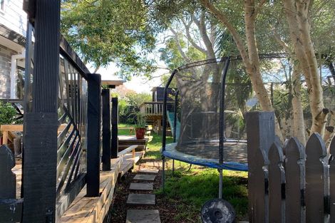 Photo of property in 1/1 Tern Place, Unsworth Heights, Auckland, 0632