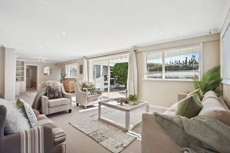Photo of property in 150 Bleakhouse Road, Mellons Bay, Auckland, 2014