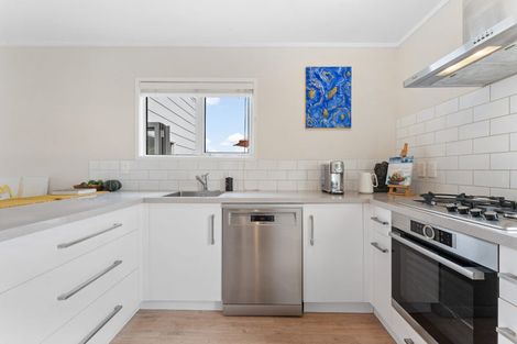Photo of property in 1/133 Edmonton Road, Te Atatu South, Auckland, 0610