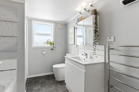 Photo of property in 13 Walton Road, Paraparaumu Beach, Paraparaumu, 5032