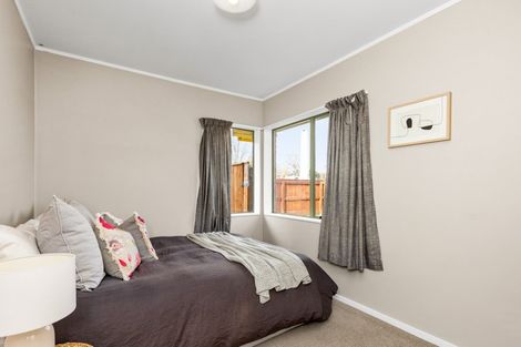 Photo of property in 2/42 Middle Road, Havelock North, 4130