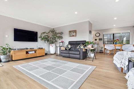 Photo of property in 42 Bodi Place, Te Atatu South, Auckland, 0610