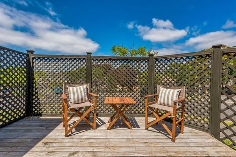 Photo of property in 28 Ginders Drive, Massey, Auckland, 0614